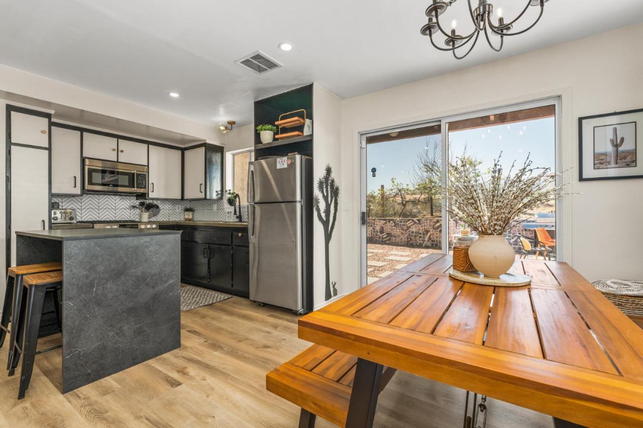 Hot Tub, Games, King Bed, Fire Pit, Bbq Grill, Minutes From National Park And Views Villa Joshua Tree Exteriör bild