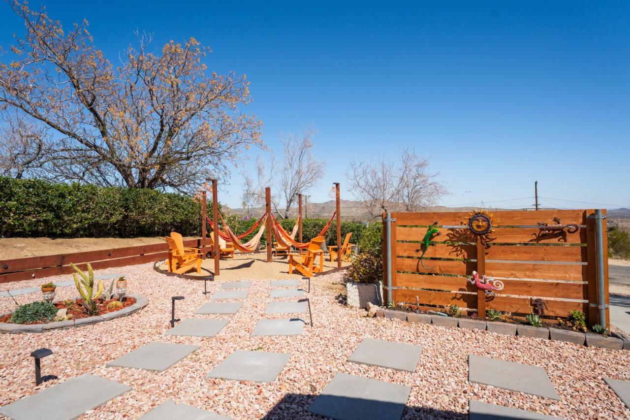 Hot Tub, Games, King Bed, Fire Pit, Bbq Grill, Minutes From National Park And Views Villa Joshua Tree Exteriör bild