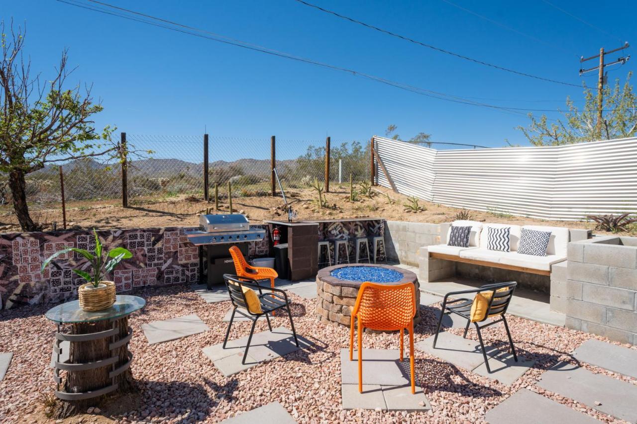 Hot Tub, Games, King Bed, Fire Pit, Bbq Grill, Minutes From National Park And Views Villa Joshua Tree Exteriör bild