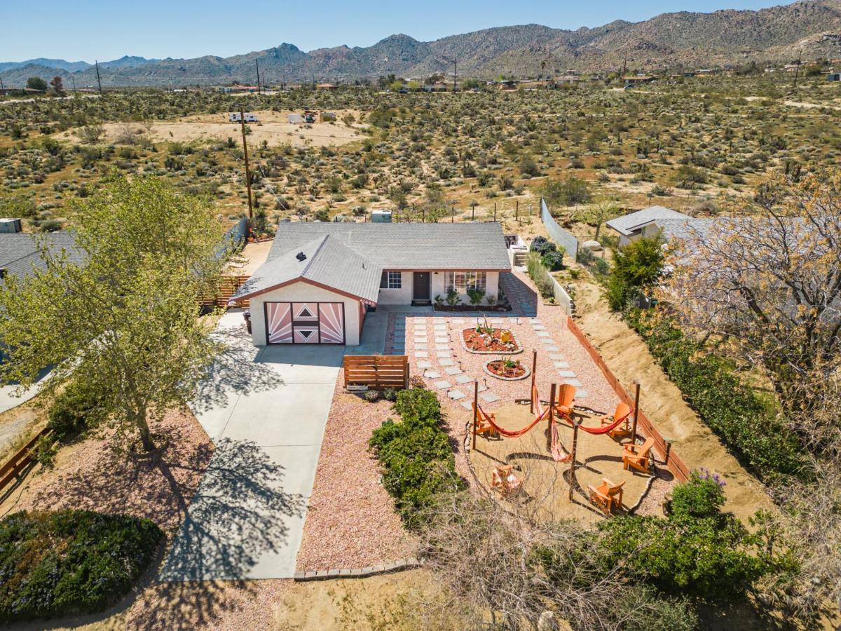 Hot Tub, Games, King Bed, Fire Pit, Bbq Grill, Minutes From National Park And Views Villa Joshua Tree Exteriör bild